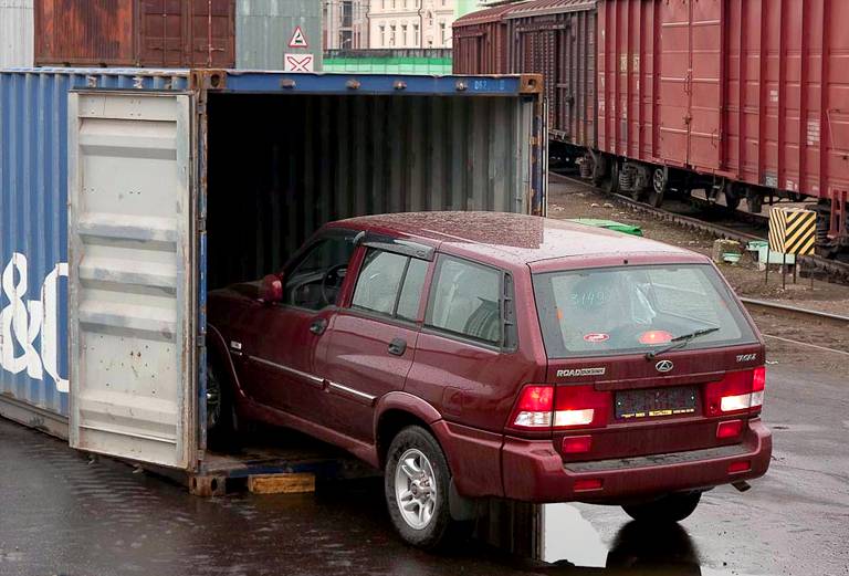 Перевезти в контейнере автомобиль цена из Владивостока в Новосибирск